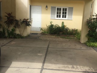 GOLDEN TRIANGLE, Kingston / St. Andrew, Jamaica - Townhouse for Lease/rental